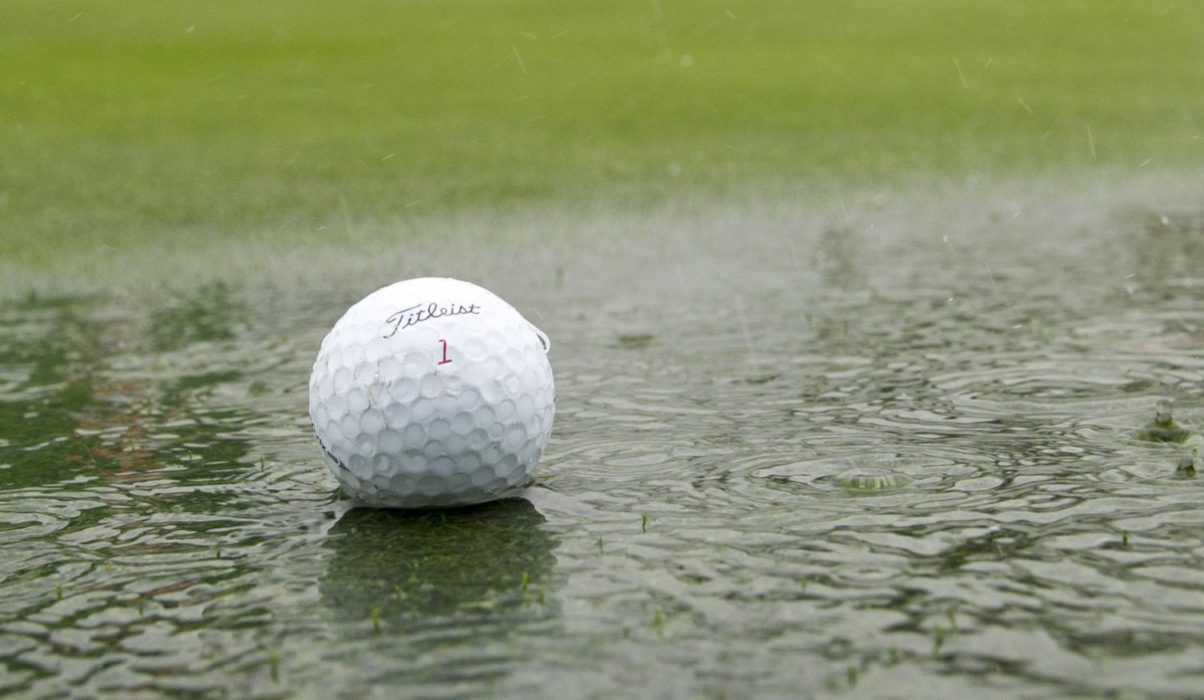 golf-in-rain